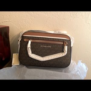 Micheal Kors crossbody bag